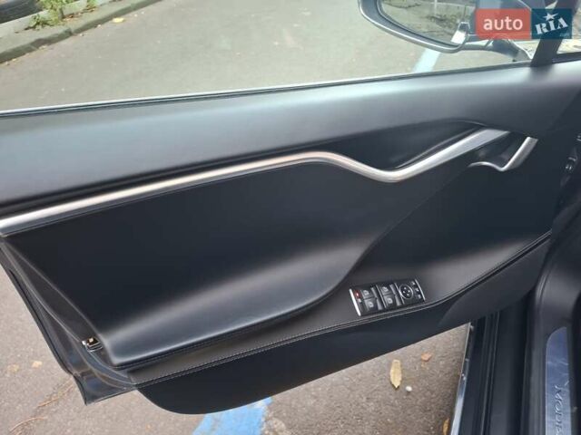 Серый Тесла Модель С, объемом двигателя 0 л и пробегом 202 тыс. км за 23000 $, фото 11 на Automoto.ua