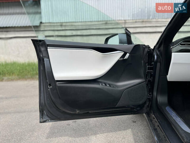 Серый Тесла Модель С, объемом двигателя 0 л и пробегом 97 тыс. км за 17499 $, фото 36 на Automoto.ua