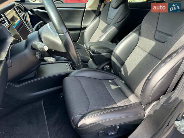 Серый Тесла Модель С, объемом двигателя 0 л и пробегом 50 тыс. км за 19230 $, фото 19 на Automoto.ua