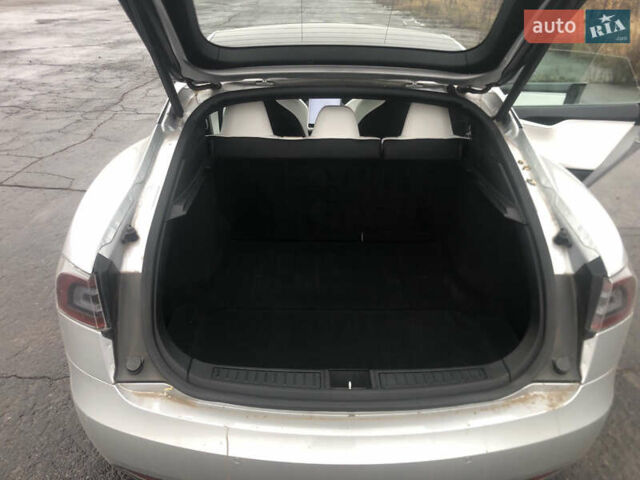 Сірий Тесла Модель С, об'ємом двигуна 0 л та пробігом 273 тис. км за 17200 $, фото 4 на Automoto.ua