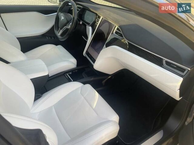 Серый Тесла Модель С, объемом двигателя 0 л и пробегом 99 тыс. км за 18000 $, фото 7 на Automoto.ua