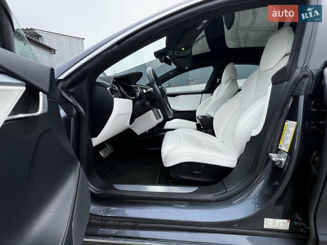 Серый Тесла Модель С, объемом двигателя 0 л и пробегом 97 тыс. км за 17499 $, фото 52 на Automoto.ua