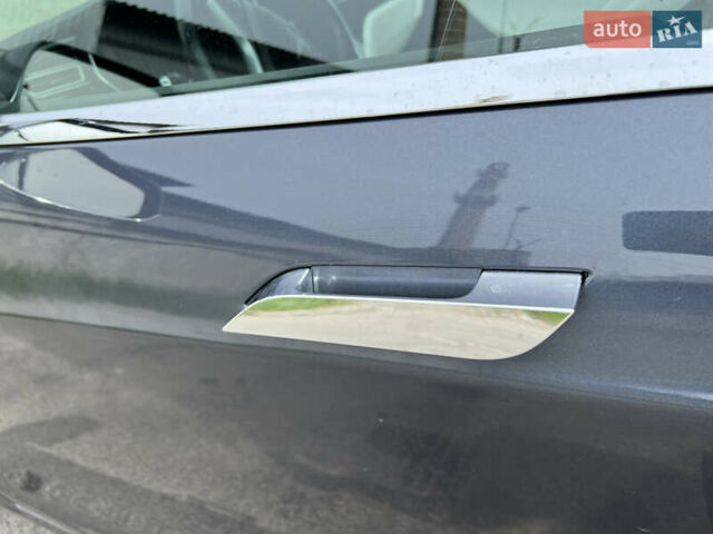 Серый Тесла Модель С, объемом двигателя 0 л и пробегом 97 тыс. км за 17499 $, фото 35 на Automoto.ua