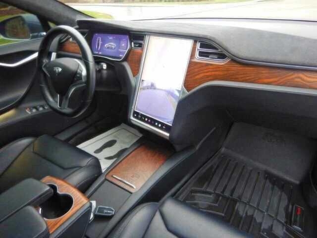 Серый Тесла Модель С, объемом двигателя 0 л и пробегом 65 тыс. км за 9800 $, фото 7 на Automoto.ua