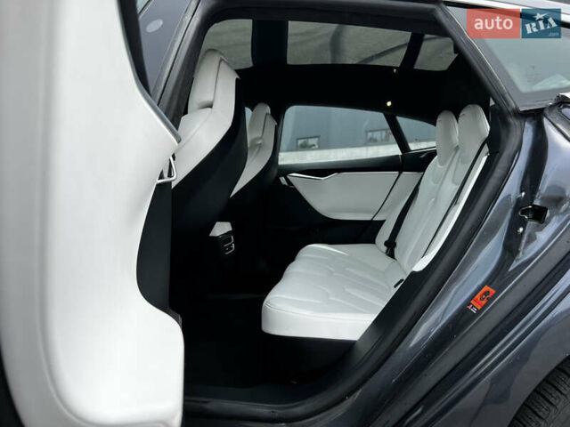 Серый Тесла Модель С, объемом двигателя 0 л и пробегом 97 тыс. км за 17499 $, фото 58 на Automoto.ua