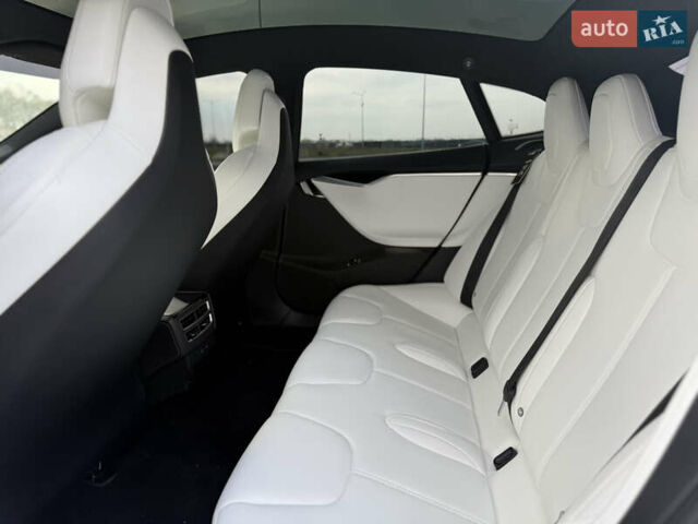 Серый Тесла Модель С, объемом двигателя 0 л и пробегом 141 тыс. км за 18350 $, фото 25 на Automoto.ua