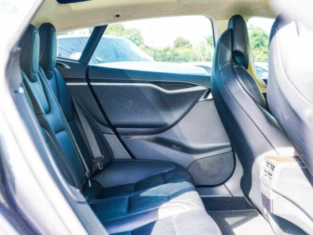 Серый Тесла Модель С, объемом двигателя 0 л и пробегом 54 тыс. км за 13000 $, фото 13 на Automoto.ua