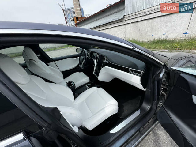 Серый Тесла Модель С, объемом двигателя 0 л и пробегом 97 тыс. км за 17499 $, фото 98 на Automoto.ua