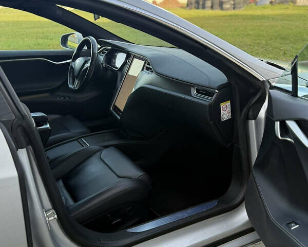 Серый Тесла Модель С, объемом двигателя 0 л и пробегом 132 тыс. км за 17200 $, фото 9 на Automoto.ua