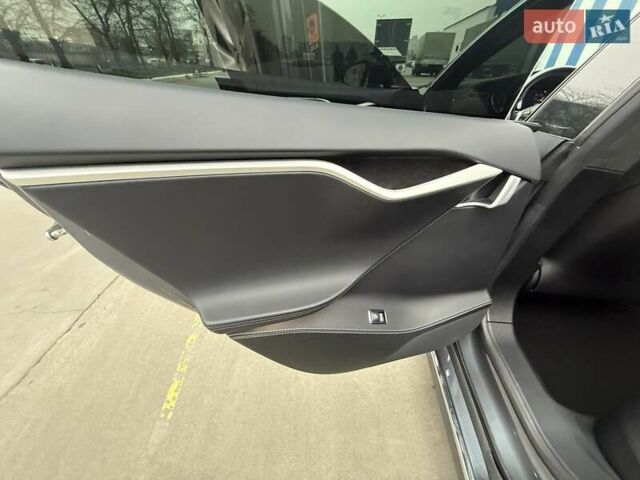 Серый Тесла Модель С, объемом двигателя 0 л и пробегом 111 тыс. км за 20500 $, фото 53 на Automoto.ua