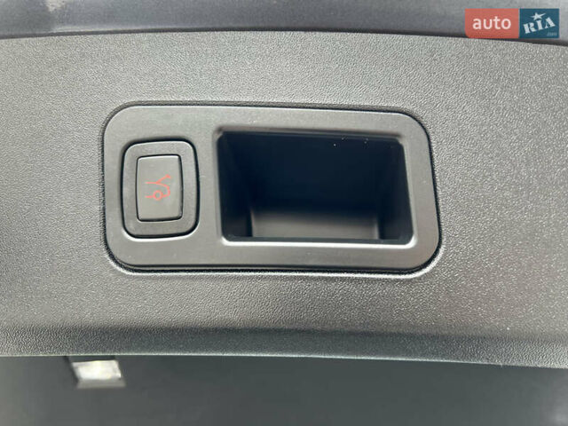 Серый Тесла Модель С, объемом двигателя 0 л и пробегом 97 тыс. км за 17499 $, фото 75 на Automoto.ua