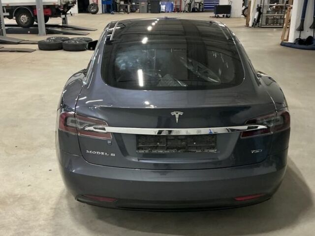 Тесла Модель С 2017 в Киеве на Automoto.ua Серый Тесла Модель С, объемом двигателя 0 л и пробегом 108 тыс. км за 17300 $, фото 2 на Automoto.ua