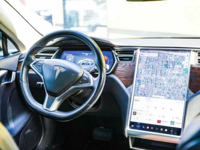 Серый Тесла Модель С, объемом двигателя 0 л и пробегом 54 тыс. км за 13000 $, фото 7 на Automoto.ua