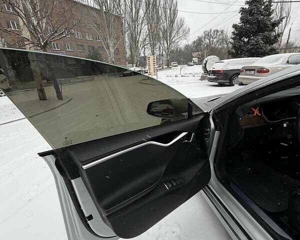 Сірий Тесла Модель С, об'ємом двигуна 0 л та пробігом 184 тис. км за 23000 $, фото 15 на Automoto.ua