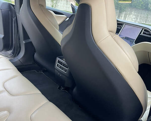 Серый Тесла Модель С, объемом двигателя 0 л и пробегом 116 тыс. км за 18200 $, фото 28 на Automoto.ua