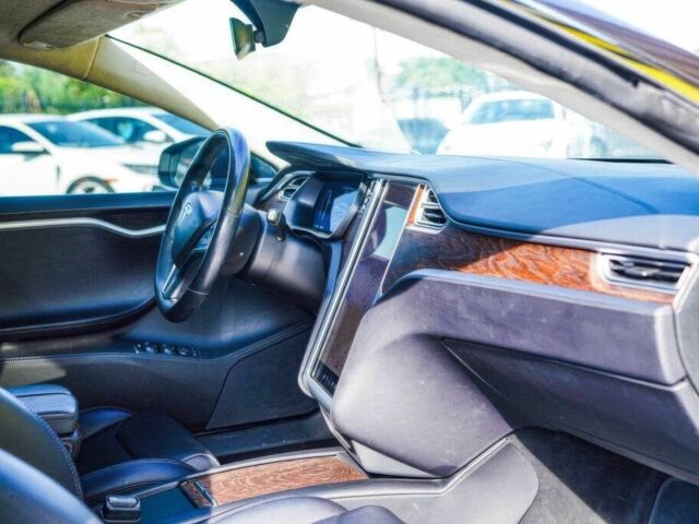 Серый Тесла Модель С, объемом двигателя 0 л и пробегом 54 тыс. км за 13000 $, фото 8 на Automoto.ua