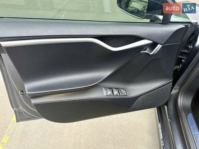 Серый Тесла Модель С, объемом двигателя 0 л и пробегом 111 тыс. км за 20500 $, фото 40 на Automoto.ua