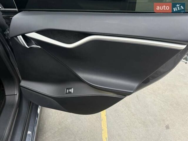 Серый Тесла Модель С, объемом двигателя 0 л и пробегом 111 тыс. км за 20500 $, фото 51 на Automoto.ua