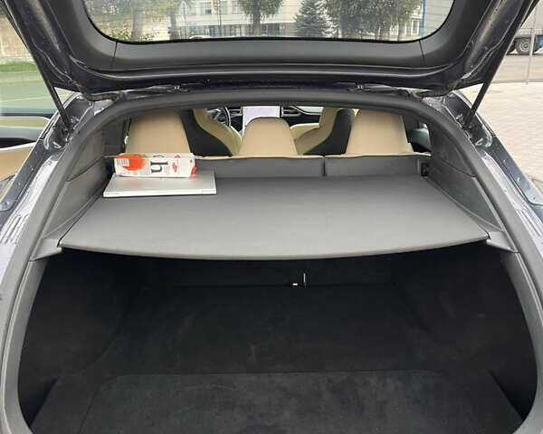 Серый Тесла Модель С, объемом двигателя 0 л и пробегом 116 тыс. км за 18200 $, фото 24 на Automoto.ua