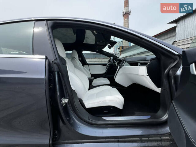 Серый Тесла Модель С, объемом двигателя 0 л и пробегом 97 тыс. км за 17499 $, фото 94 на Automoto.ua