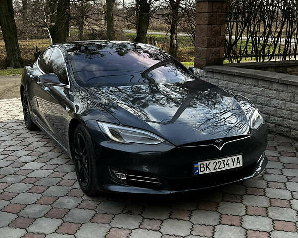 Серый Тесла Модель С, объемом двигателя 0 л и пробегом 128 тыс. км за 16100 $, фото 2 на Automoto.ua