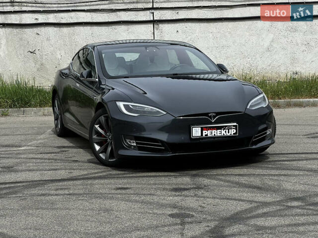 Серый Тесла Модель С, объемом двигателя 0 л и пробегом 97 тыс. км за 17499 $, фото 6 на Automoto.ua