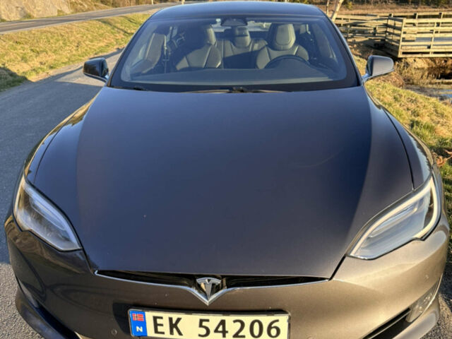 Серый Тесла Модель С, объемом двигателя 0 л и пробегом 141 тыс. км за 21000 $, фото 26 на Automoto.ua