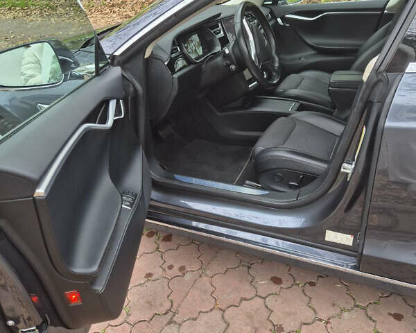 Серый Тесла Модель С, объемом двигателя 0 л и пробегом 53 тыс. км за 17300 $, фото 5 на Automoto.ua