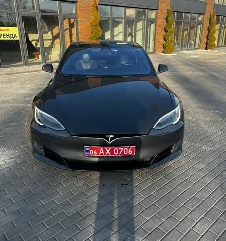 Серый Тесла Модель С, объемом двигателя 0 л и пробегом 121 тыс. км за 20500 $, фото 3 на Automoto.ua