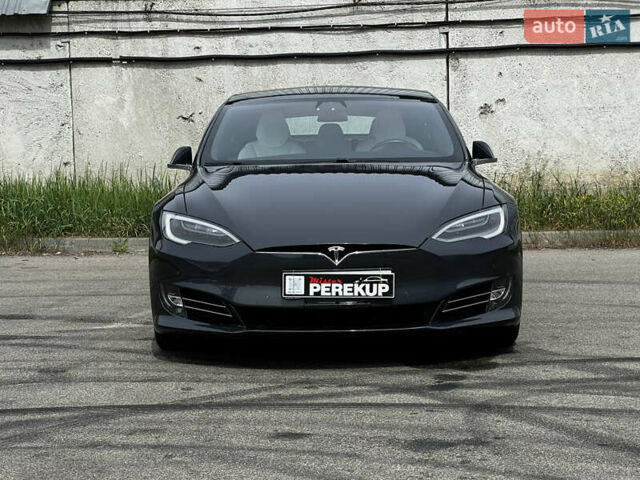 Серый Тесла Модель С, объемом двигателя 0 л и пробегом 97 тыс. км за 17499 $, фото 2 на Automoto.ua