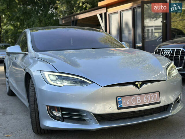 Серый Тесла Модель С, объемом двигателя 0 л и пробегом 140 тыс. км за 21700 $, фото 3 на Automoto.ua