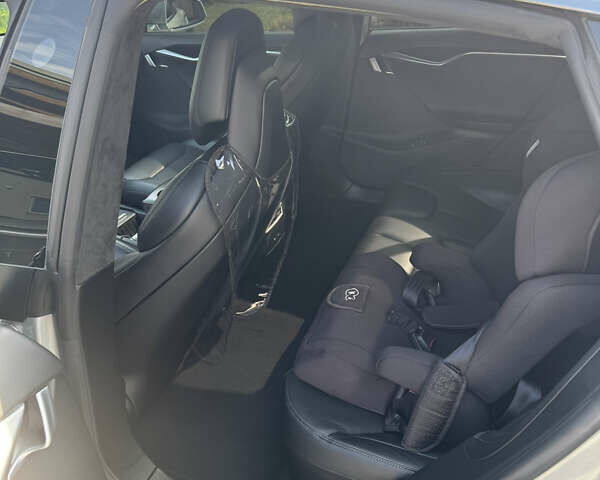 Серый Тесла Модель С, объемом двигателя 0 л и пробегом 250 тыс. км за 16500 $, фото 5 на Automoto.ua