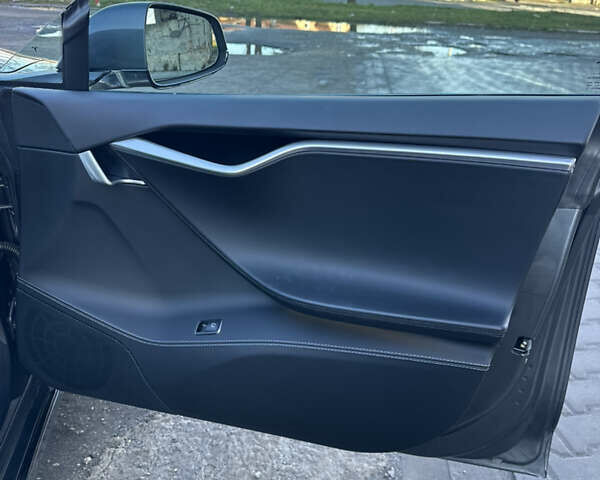 Сірий Тесла Модель С, об'ємом двигуна 0 л та пробігом 135 тис. км за 17999 $, фото 9 на Automoto.ua