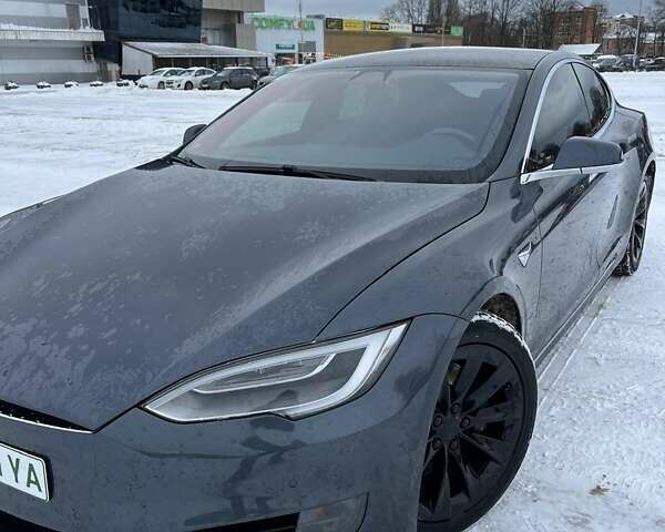 Серый Тесла Модель С, объемом двигателя 0 л и пробегом 192 тыс. км за 18000 $, фото 4 на Automoto.ua