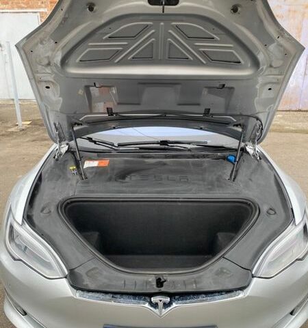 Серый Тесла Модель С, объемом двигателя 0 л и пробегом 124 тыс. км за 19900 $, фото 24 на Automoto.ua