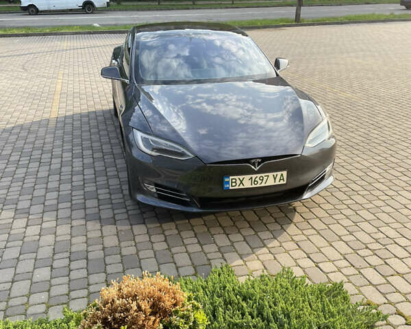 Тесла Модель С 2017 у Хмельницькому на Automoto.ua Сірий Тесла Модель С, об'ємом двигуна 0 л та пробігом 92 тис. км за 25888 $, фото 2 на Automoto.ua