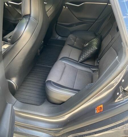 Серый Тесла Модель С, объемом двигателя 0 л и пробегом 178 тыс. км за 18900 $, фото 11 на Automoto.ua