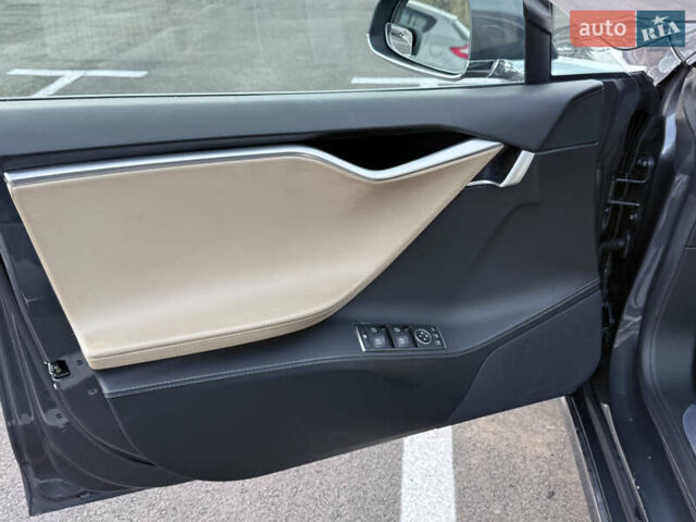 Серый Тесла Модель С, объемом двигателя 0 л и пробегом 141 тыс. км за 19000 $, фото 5 на Automoto.ua