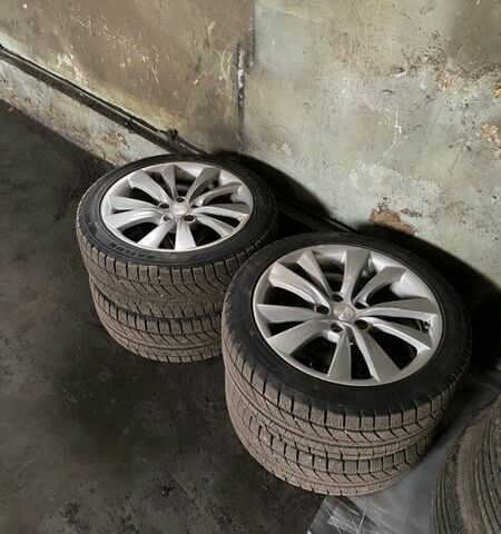 Серый Тесла Модель С, объемом двигателя 0 л и пробегом 124 тыс. км за 19900 $, фото 25 на Automoto.ua