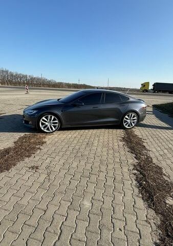 Серый Тесла Модель С, объемом двигателя 0 л и пробегом 178 тыс. км за 18900 $, фото 4 на Automoto.ua