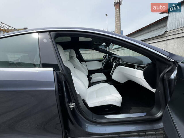 Серый Тесла Модель С, объемом двигателя 0 л и пробегом 97 тыс. км за 17499 $, фото 97 на Automoto.ua