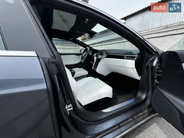 Серый Тесла Модель С, объемом двигателя 0 л и пробегом 97 тыс. км за 17499 $, фото 95 на Automoto.ua
