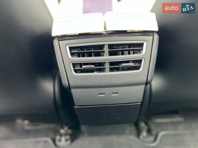 Серый Тесла Модель С, объемом двигателя 0 л и пробегом 97 тыс. км за 17499 $, фото 64 на Automoto.ua