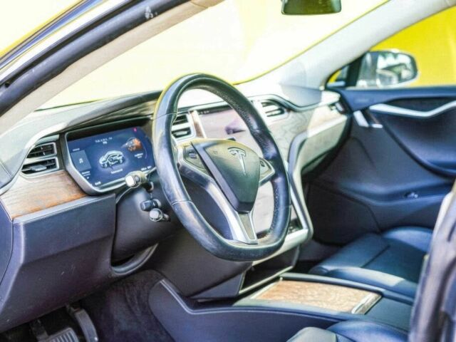 Серый Тесла Модель С, объемом двигателя 0 л и пробегом 54 тыс. км за 13000 $, фото 12 на Automoto.ua