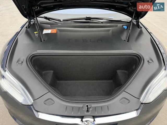Серый Тесла Модель С, объемом двигателя 0 л и пробегом 111 тыс. км за 20500 $, фото 74 на Automoto.ua