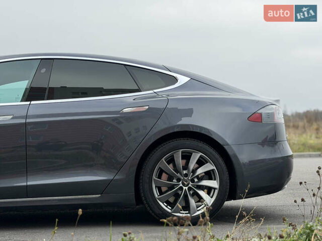 Серый Тесла Модель С, объемом двигателя 0 л и пробегом 68 тыс. км за 23999 $, фото 14 на Automoto.ua