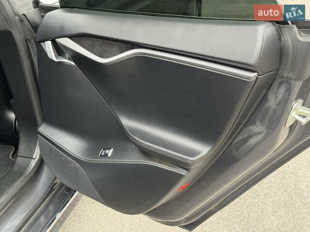 Серый Тесла Модель С, объемом двигателя 0 л и пробегом 68 тыс. км за 23999 $, фото 64 на Automoto.ua