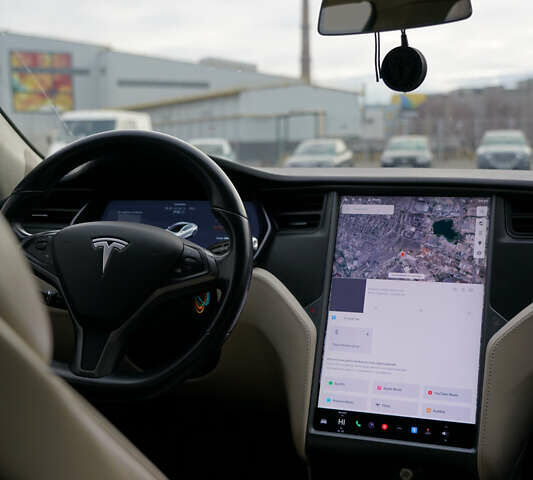 Серый Тесла Модель С, объемом двигателя 0 л и пробегом 125 тыс. км за 17500 $, фото 34 на Automoto.ua