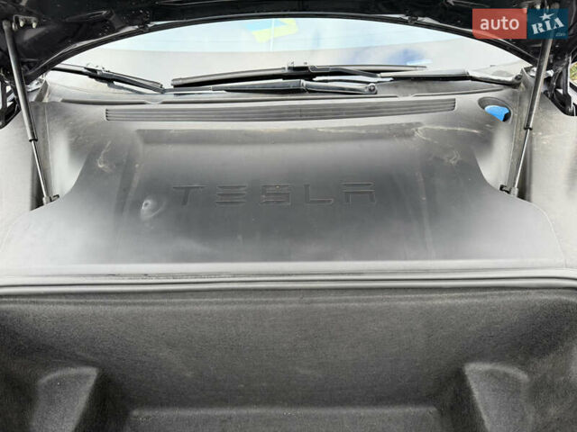 Серый Тесла Модель С, объемом двигателя 0 л и пробегом 68 тыс. км за 23999 $, фото 88 на Automoto.ua