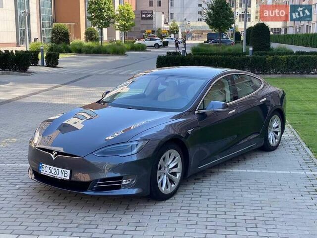 Серый Тесла Модель С, объемом двигателя 0 л и пробегом 72 тыс. км за 33000 $, фото 1 на Automoto.ua